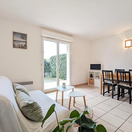 Au Pitot, بيسكاروس-بلاج