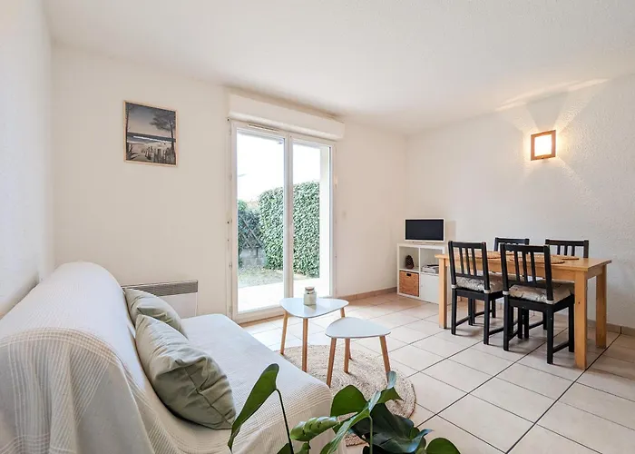 Au Pitot, بيسكاروس-بلاج